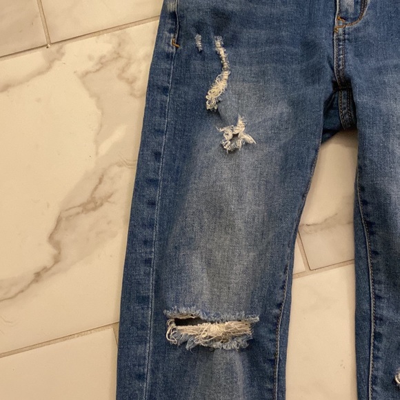 Pilcro Slim Boyfriend Crop Jeans. Size 26. Jeans are in good condition - Picture 3 of 16